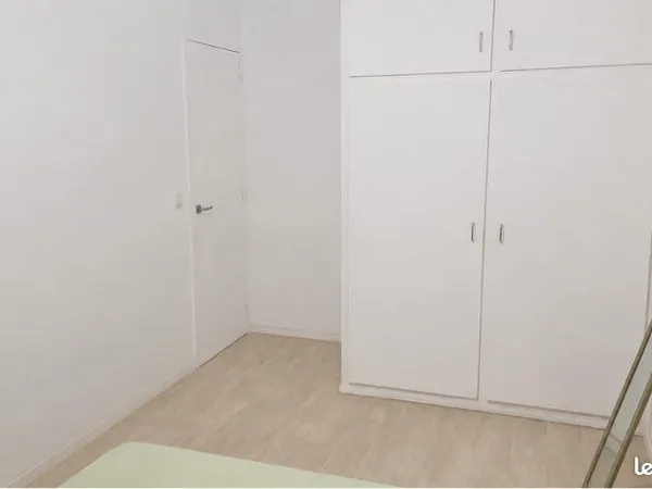 Grande chambre de 13m2 disponible