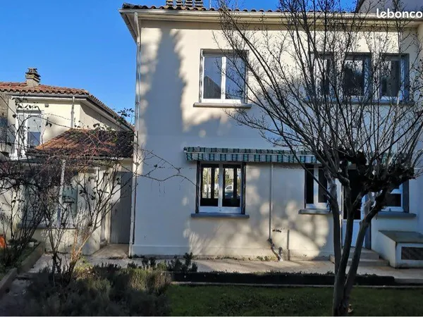 Maison de ville F3 Bis, garage et jardin - Quartier L'houmeau / Gare