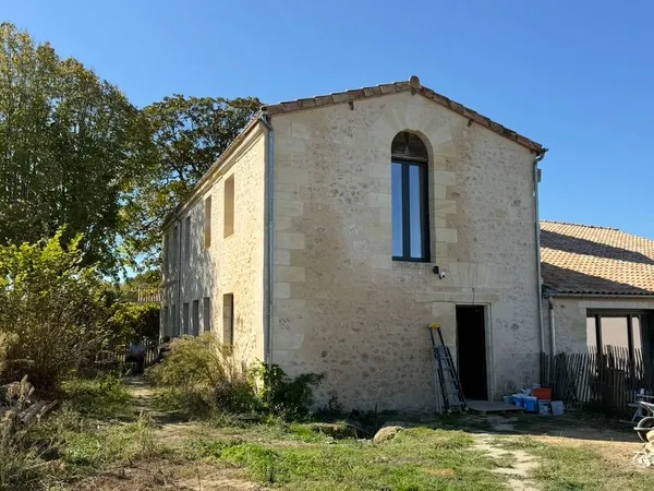 Maison en pierres de 120m2 rénovée à neuf