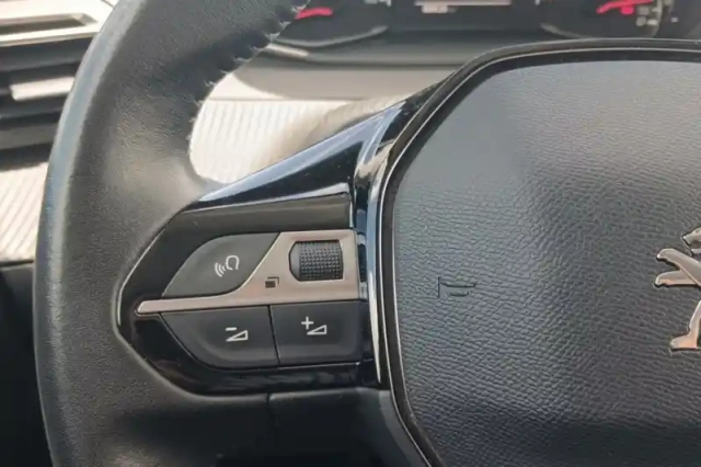 Peugeot 2008 puretech 100 s&amp;s bvm6 — photo 19