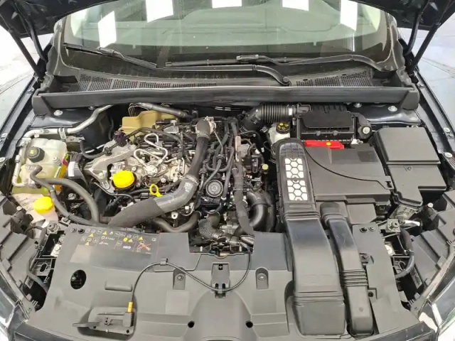 Renault Megane mégane iv berline tce 140 fap — photo 38