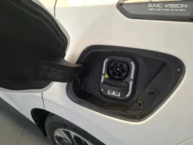 Mg Mg4 electric 51kwh - 125 kw 2wd — photo 14