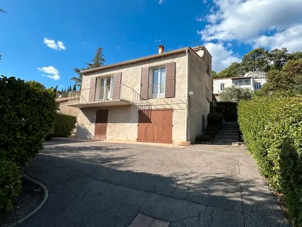 VILLA face Cousson Quartier Saint Véran