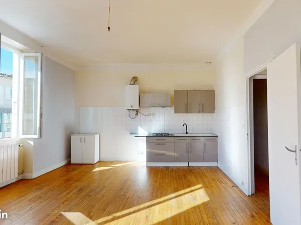 Maison de ville pate d'oie commerce + appartement