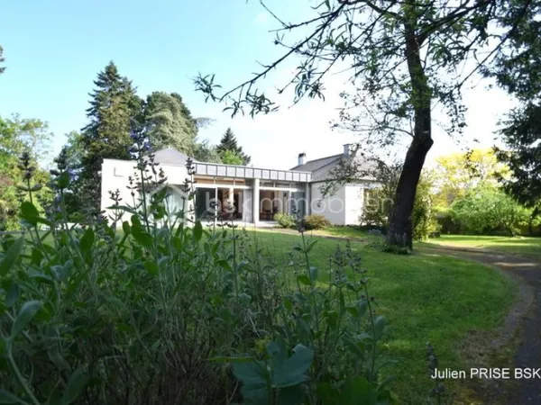 Grande maison idéalement située au coeur de CHATEAUBOURG proche