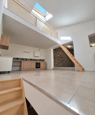 Tréscleoux A louer maison en pierre 115 m2