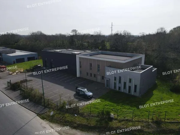 A louer local d'activités récent 876m² à Quimper
