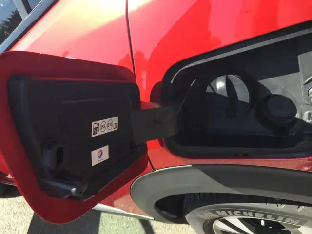 Peugeot 2008 puretech 130 s&amp;s eat8 — photo 24