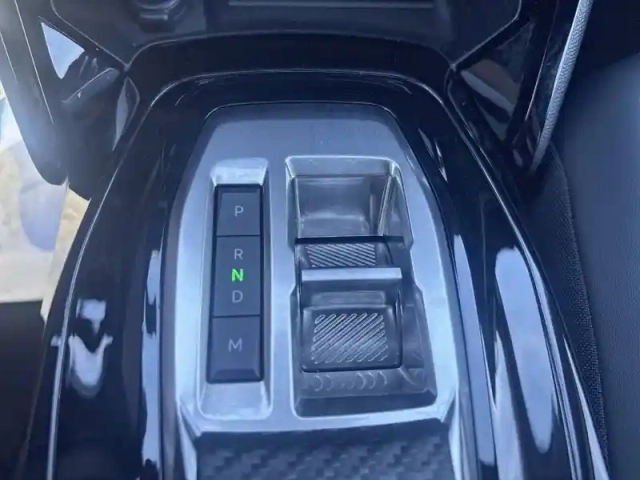 Peugeot 2008 hybrid 145 e-dcs6 — photo 29
