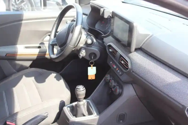 Dacia Sandero eco-g 100 — photo 2