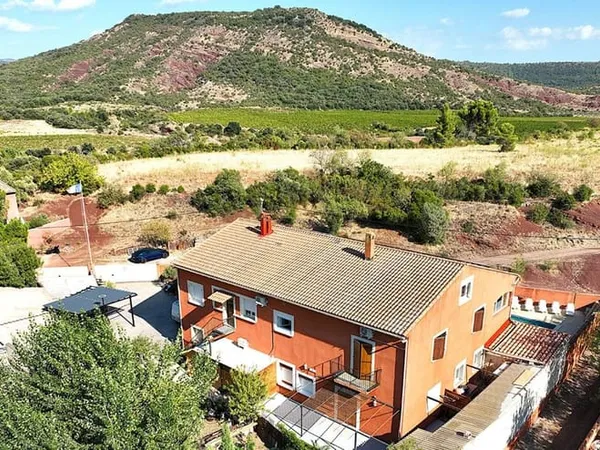 Ensemble immobilier de 600 m² avec piscine, espace bien-être et activité locative