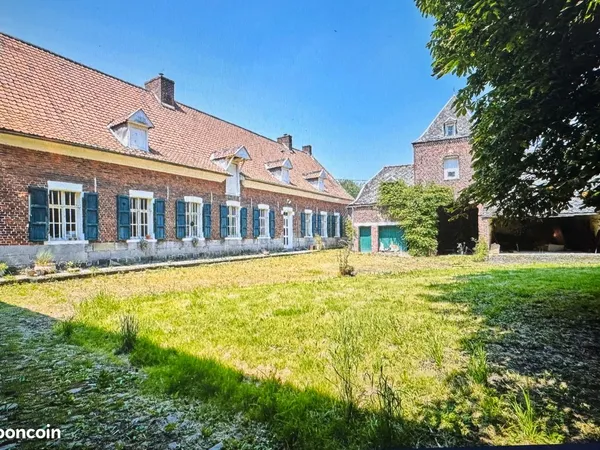 Ancienne maison de caractère de 1830 - 175 m² habitables - Près de 200 m² de combles aménageables - 