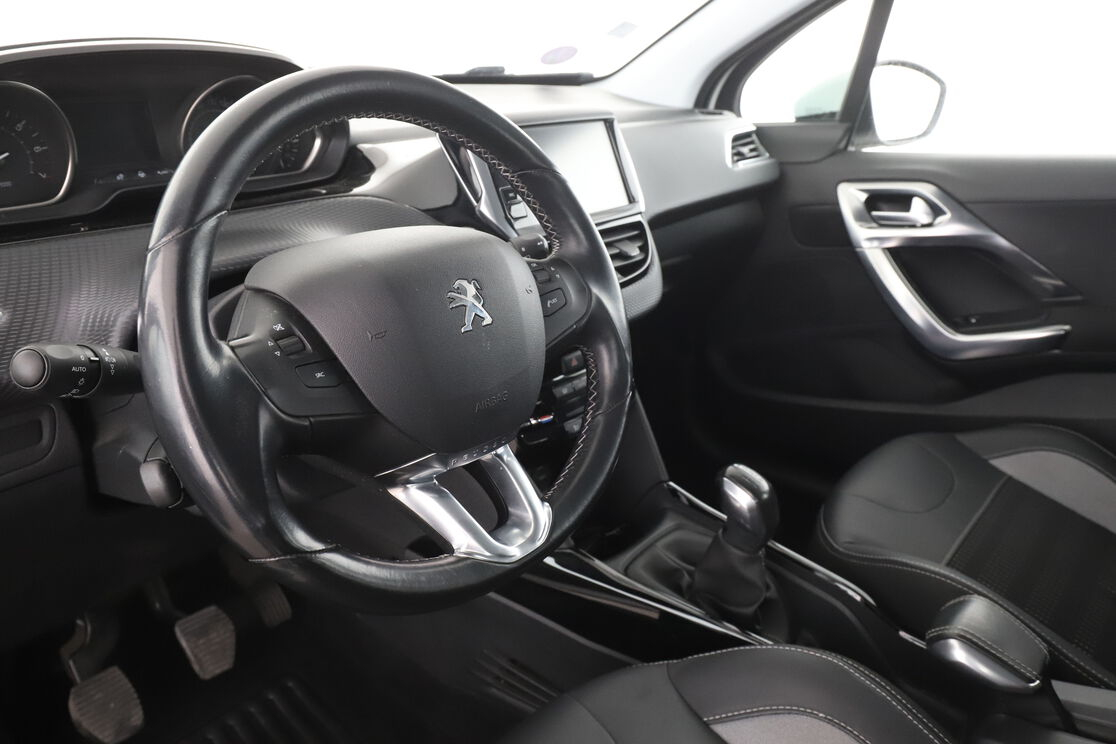 Peugeot 2008 1.2 PureTech Allure — photo 10