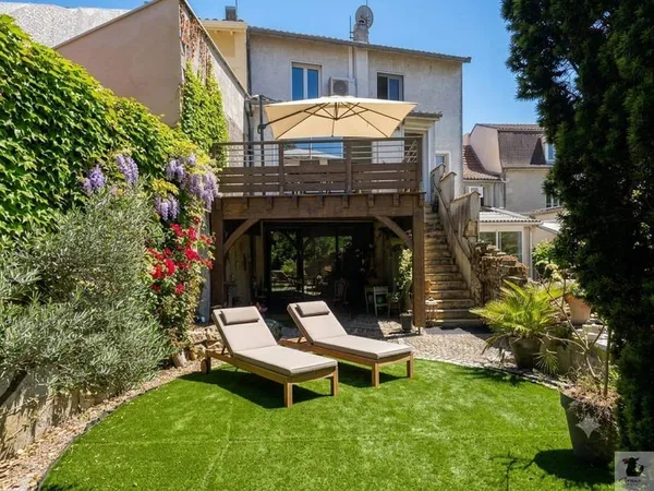 Maison 8 pièces 218 m²