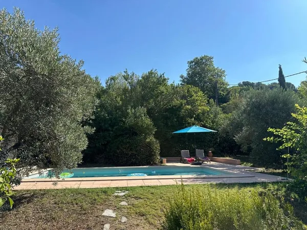 Maison de charme avec piscine, à pied du centre d'Aups