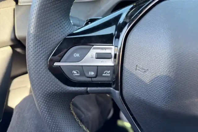 Peugeot 408 electrique 58 kwh 210 ch — photo 19