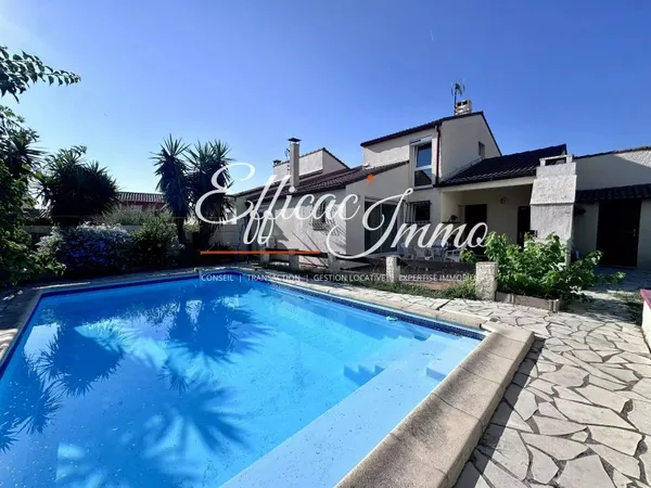 Villa 3 faces entièrement rénovée avec piscine