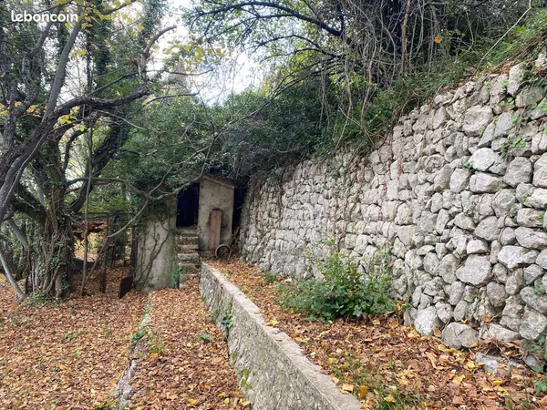 Très beau jardin au village de Mons