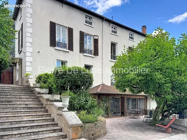Maison 10 pièces 426 m²