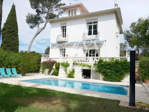 Maison 12 pièces 360 m²