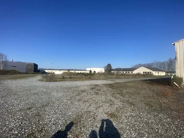 Terrain constructible 3 800 m2 Emplacement premium ZA de