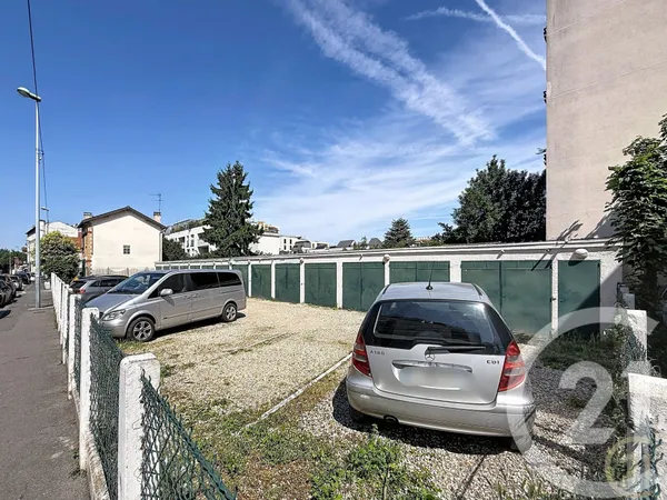 Terrain 592 m²