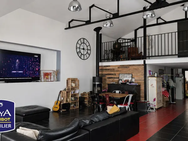 Maison 5 pièces 220 m²