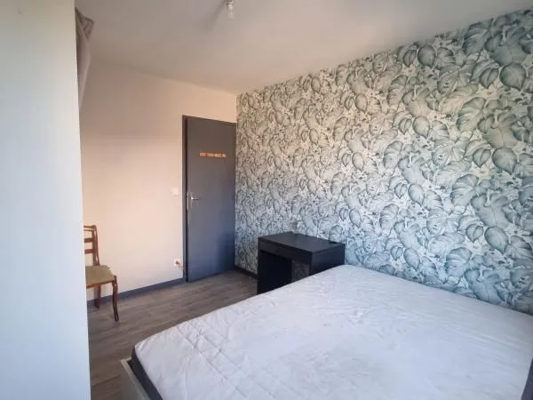 Chambre 9 pièces 180 m²
