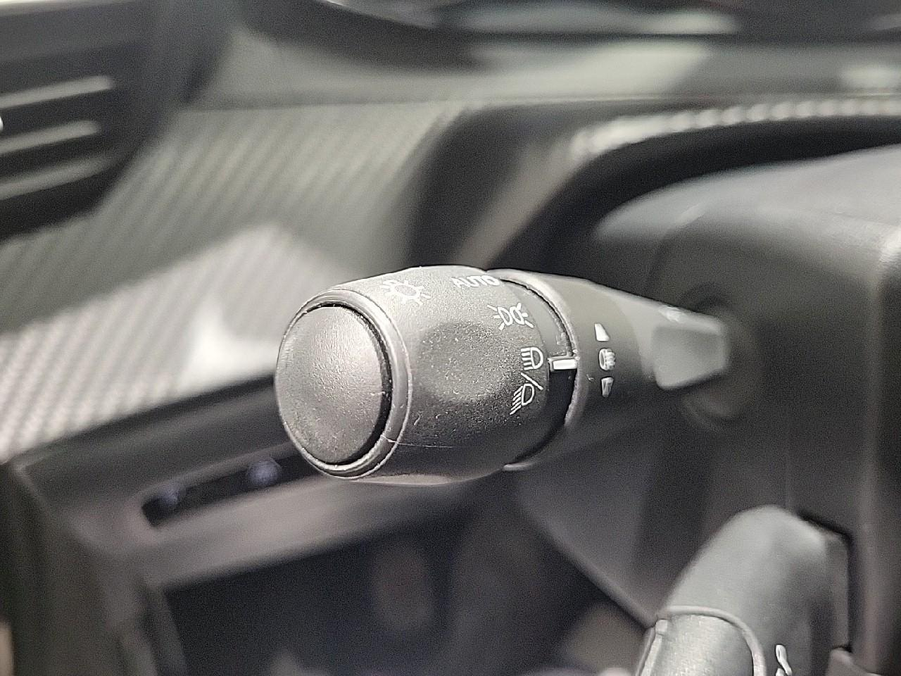 Peugeot 208 puretech 75 s&s bvm5 like — photo 20
