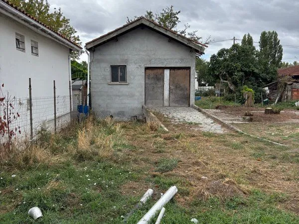 À vendre, garage / atelier d'environ 35 m', implanté sur un terrain d'environ 140 m?