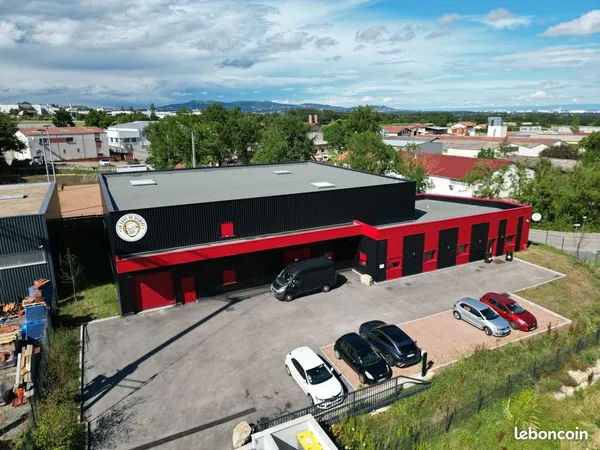 Local 482 m² St Consorce