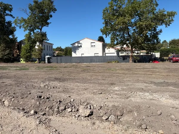 Terrain 600 m²