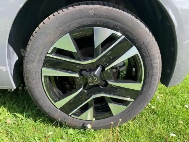 Peugeot 208 1.2 100ch s&amp;s allure — photo 10