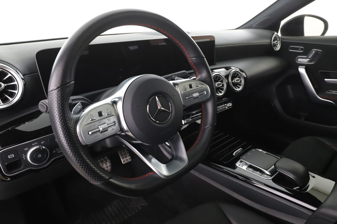 Mercedes-Benz Classe A 180 d AMG Line 7G-DCT — photo 10