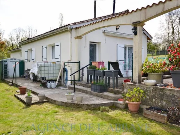 SAINTES RIVE D. MAISON PLAIN PIED 93 M2 2 CH+ 1 BUR + TERRA