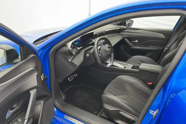 Peugeot 308 phev 180 e-eat8 — photo 13