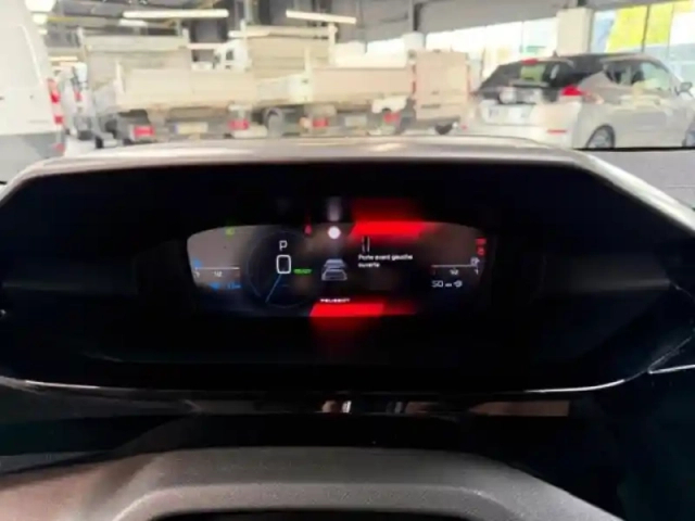Peugeot 408 phev 180ch allure e-eat8 — photo 13