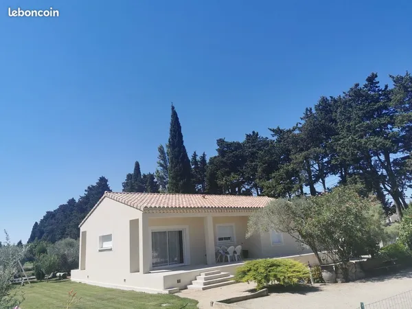 Maison meublée dans propriété sécurisée