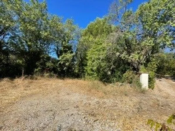 Terrain plat de 625 m² sur Auriol
