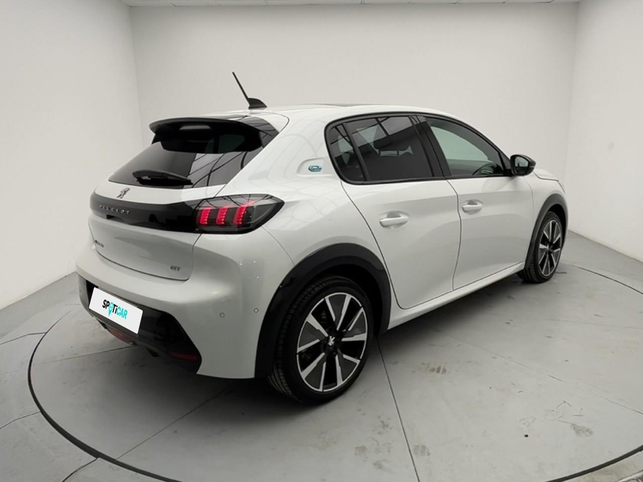 Peugeot 208 electrique 50 kwh 136ch gt pack — photo 4
