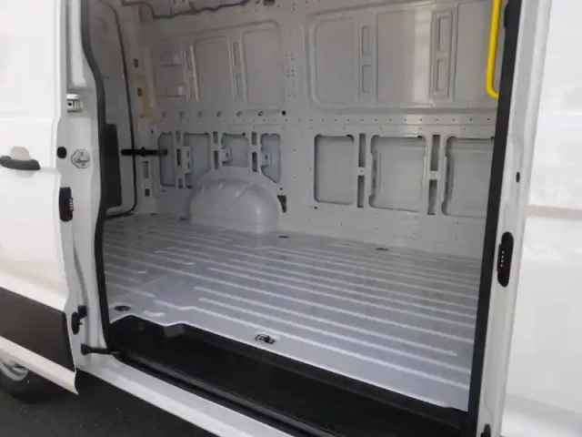 Volkswagen Crafter fg 30 l3h3 2.0 tdi 140ch business traction — photo 9