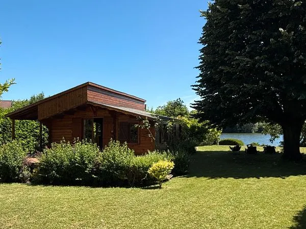 Chalet en bois, île privée sur la seine, île verte, mézy-sur-seine (78)