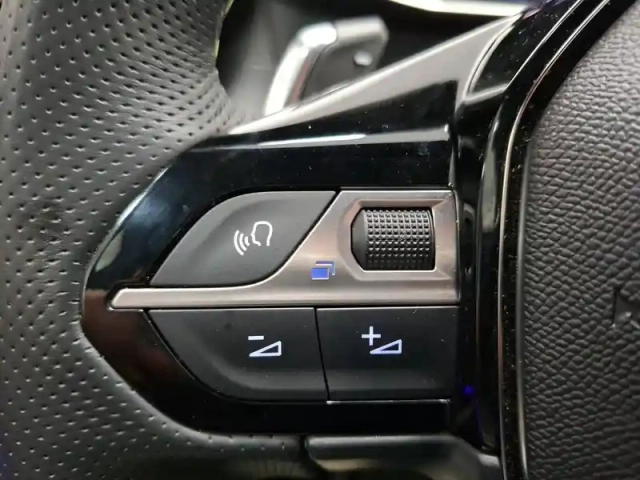 Peugeot 2008 hybrid 136 e-dcs6 — photo 20