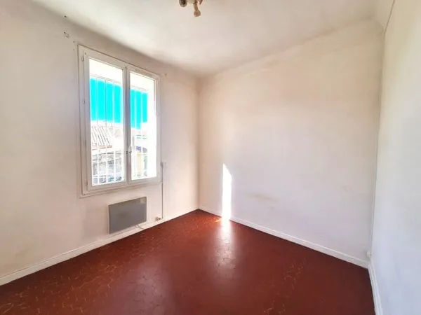 DANS LE QUARTIER DE STE ANNE A TOULON, COQUET APARTEMENT TYPE 2 AU CALME