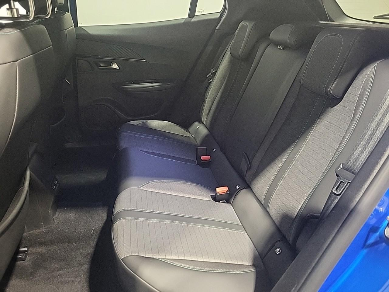 Peugeot 2008 puretech 130 s&s eat8 allure — photo 13