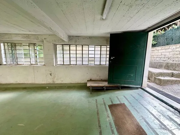 Entrepôt 84 m²