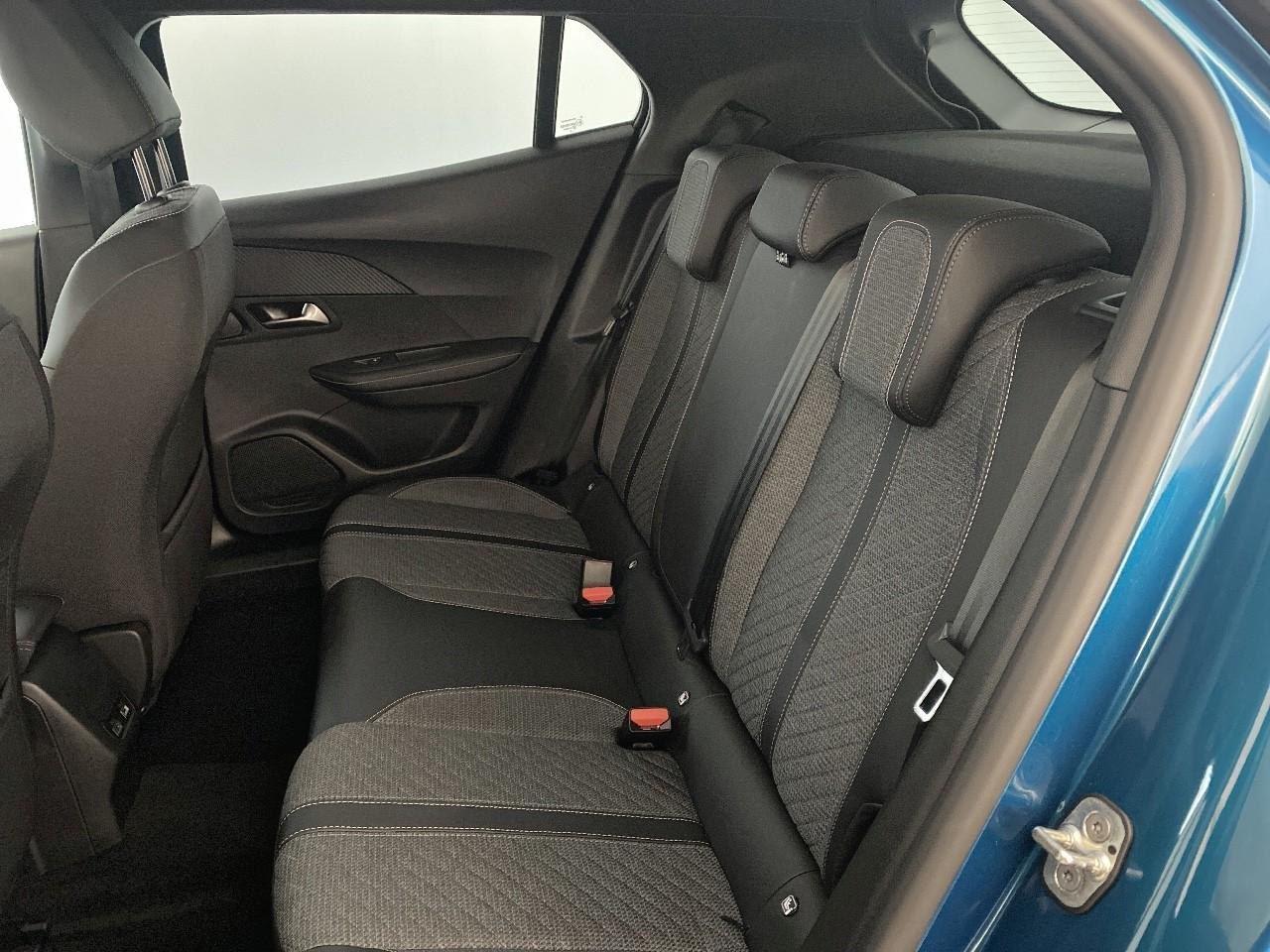 Peugeot 2008 hybrid 145 ch e-dcs6 allure — photo 10