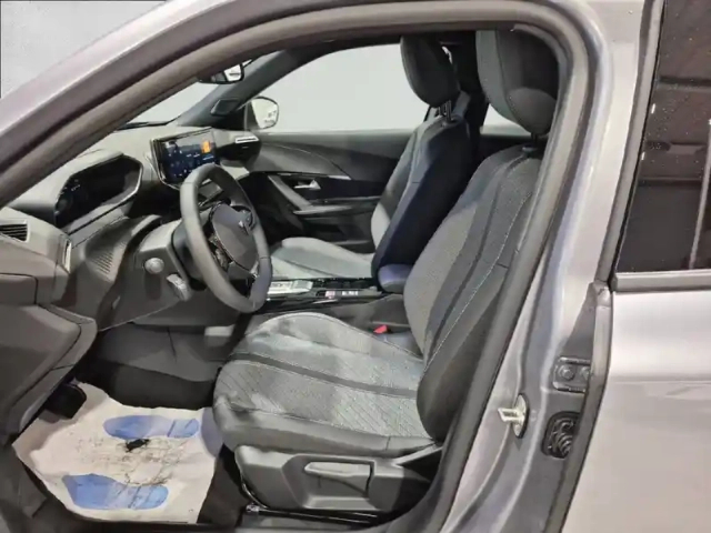 Peugeot 2008 hybrid 145 e-dcs6 — photo 11