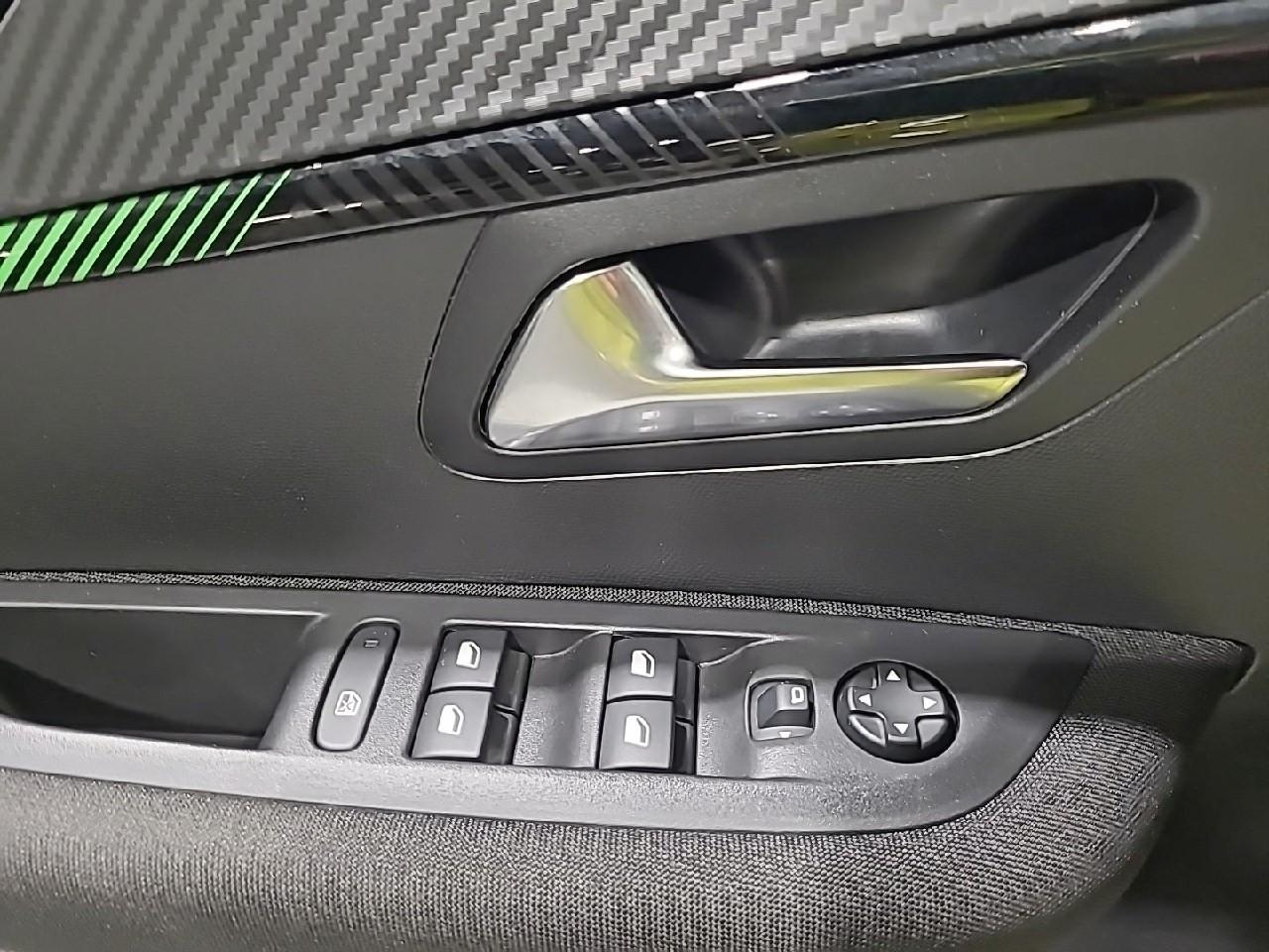 Peugeot 208 — photo 22