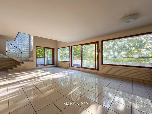 RARE A LA VENTE -Duplex de 164 m2 en carrez ( 112 m2 habitable) avec deux terrasses et vue LOIRE! Ga